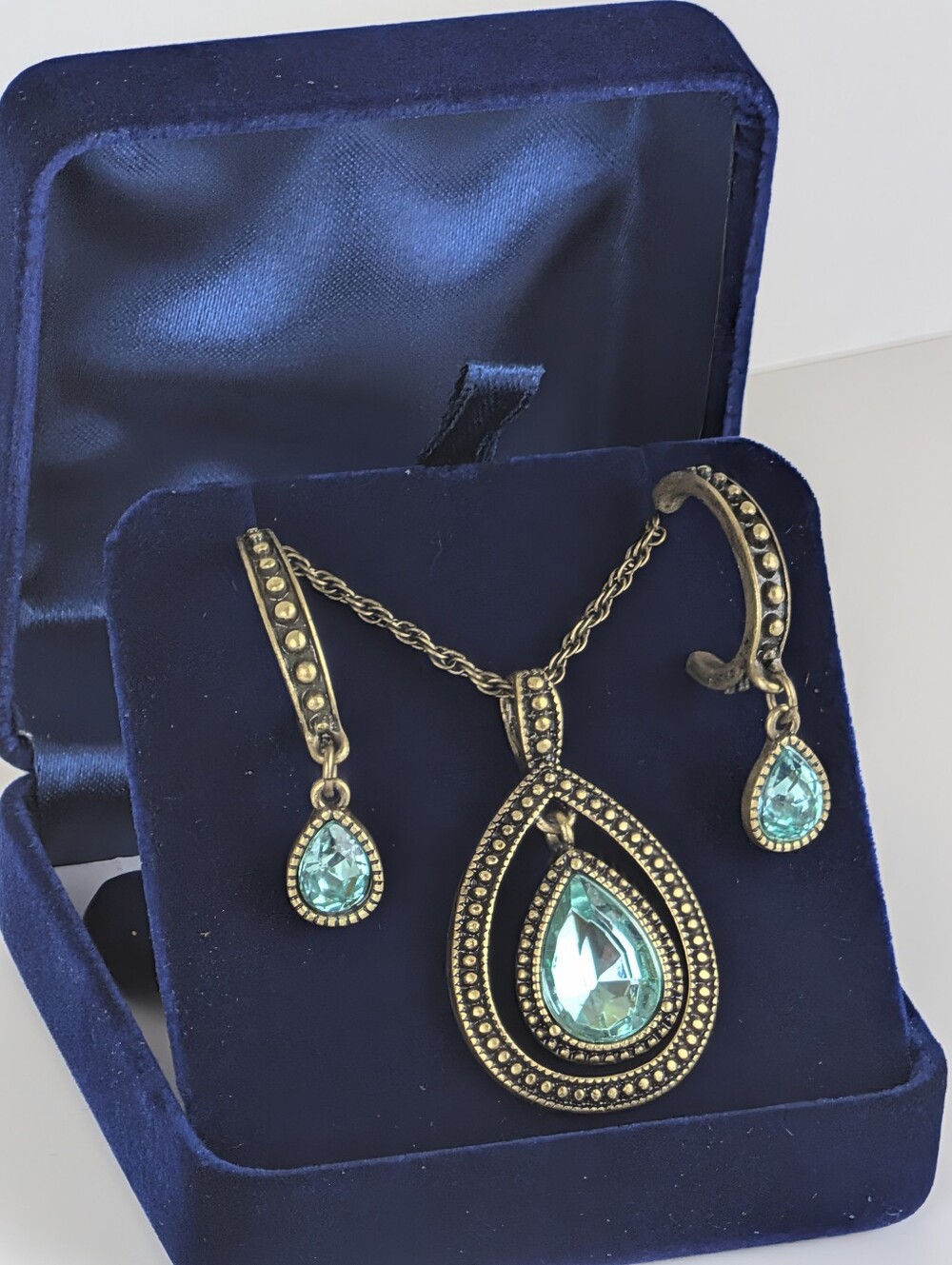 ​Vintage-Style Aqua Teardrop Necklace & Earring Set